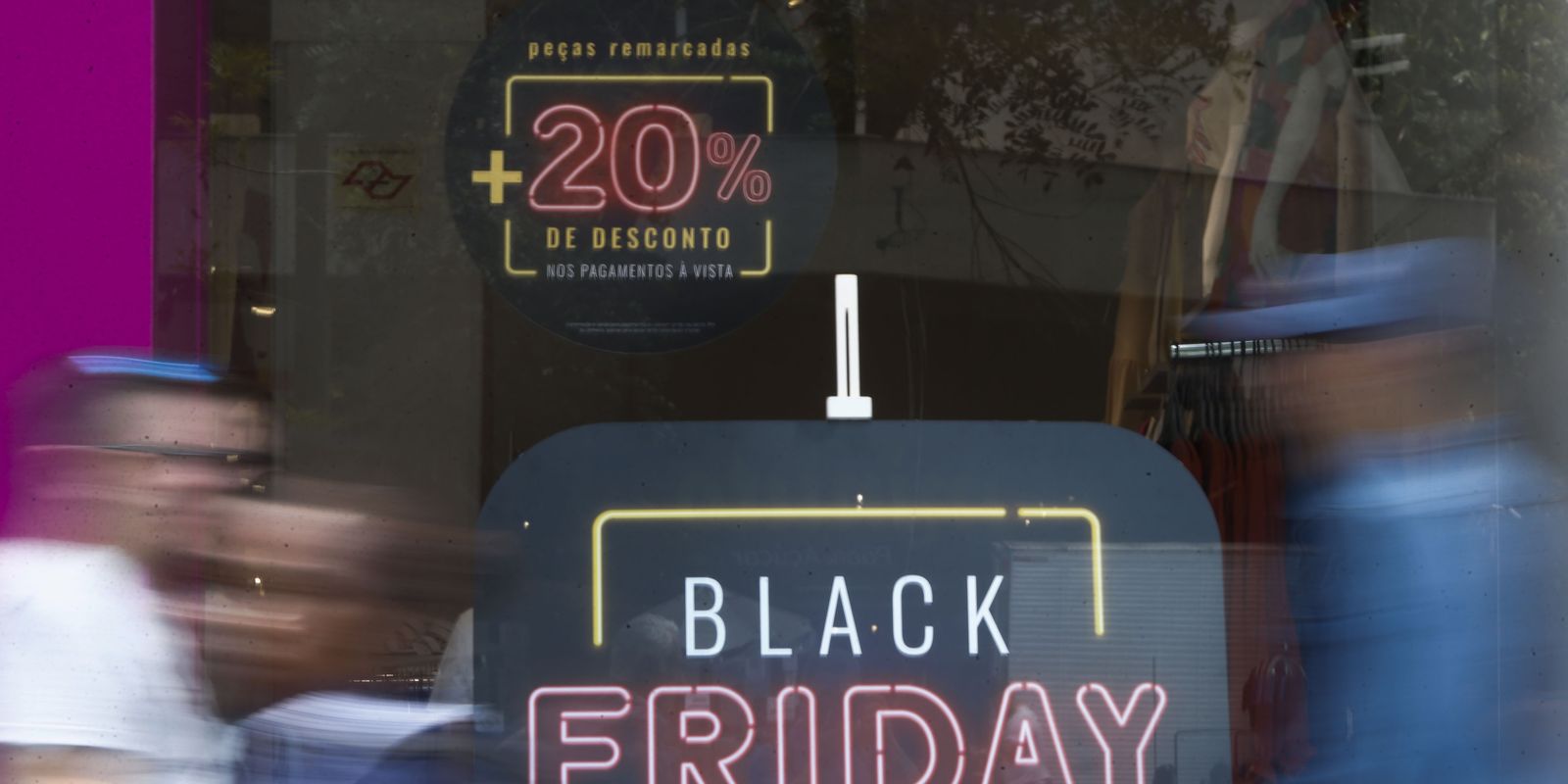 No momento, você está visualizando Nove em cada dez brasileiros pretendem comprar algo na Black Friday