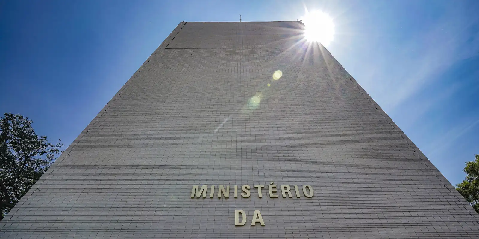 No momento, você está visualizando Pacote de corte de gastos será apresentado a ministérios nesta terça