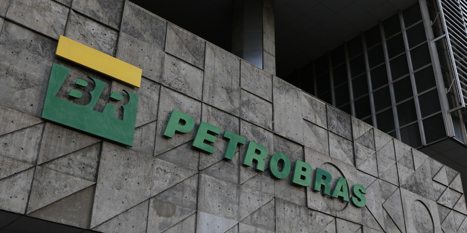 Leia mais sobre o artigo Petrobras contrata estaleiros catarinenses para 12 navios de suporte