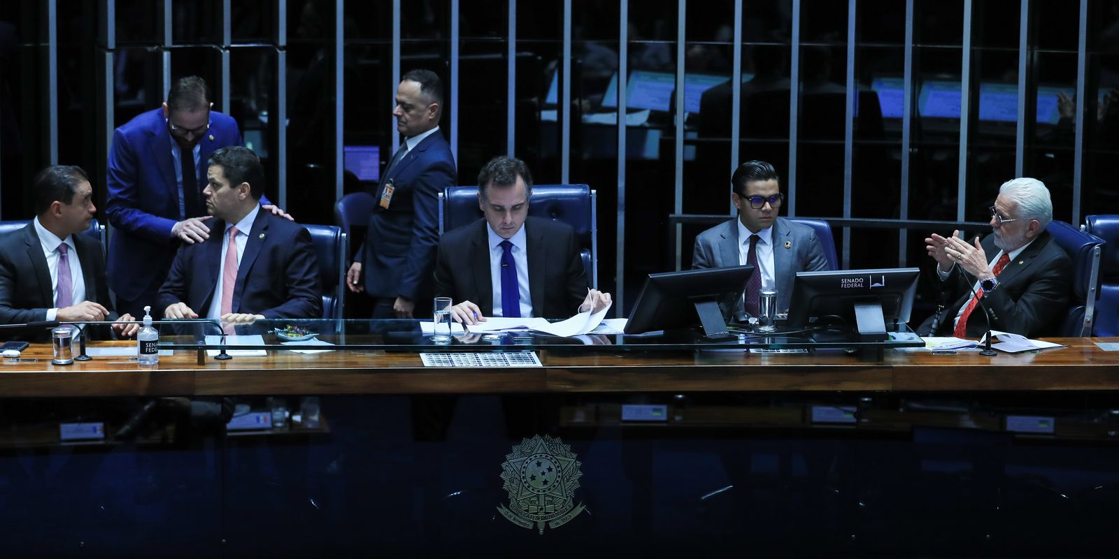 No momento, você está visualizando Senado aprova taxação de 15% sobre lucro de multinacionais