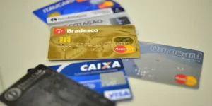 Leia mais sobre o artigo Juros do cartão de crédito rotativo avançam e chegam a 445% ao ano