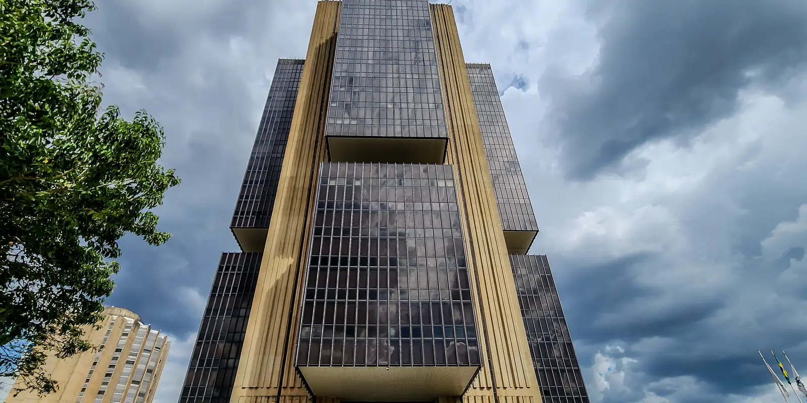 No momento, você está visualizando Copom eleva juros básicos da economia para 15% ao ano