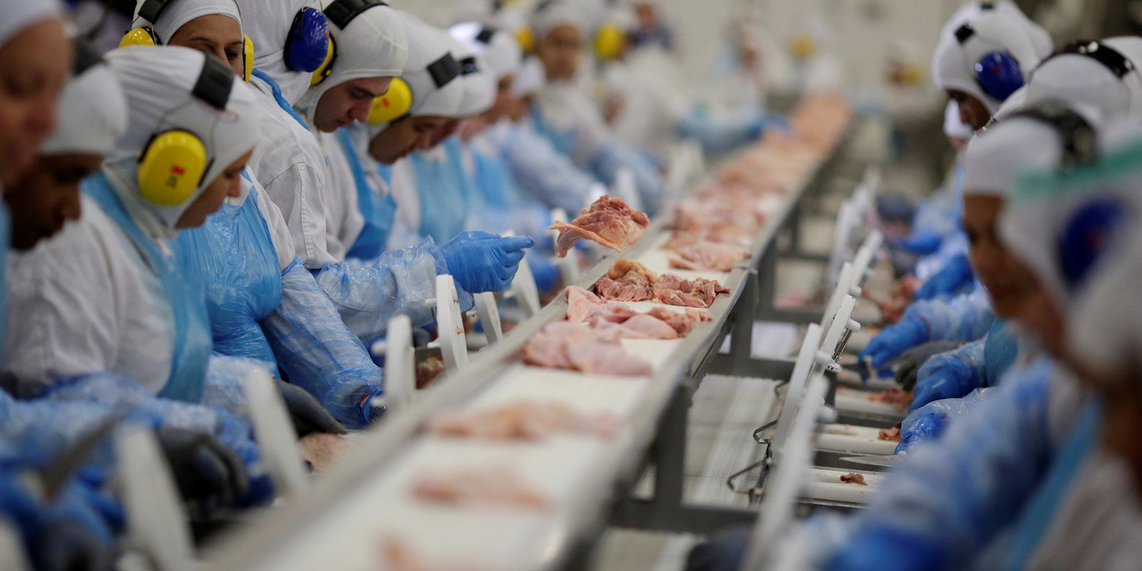 No momento, você está visualizando Indústria criou mais de 910 mil empregos em quatro anos, aponta IBGE