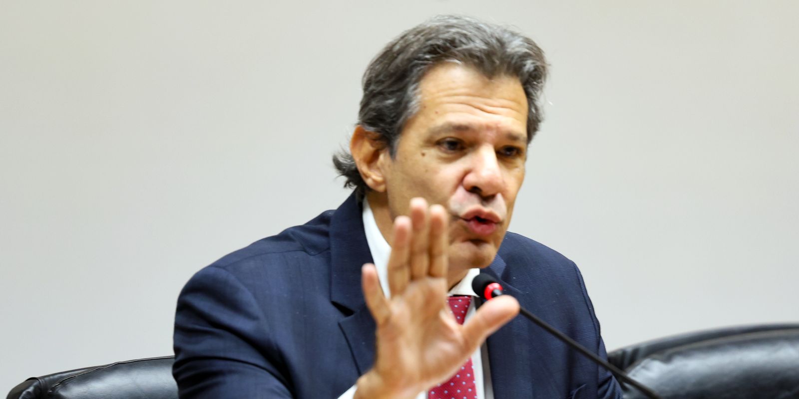 No momento, você está visualizando Brasil não sairá da mesa de negociação com EUA, diz Haddad