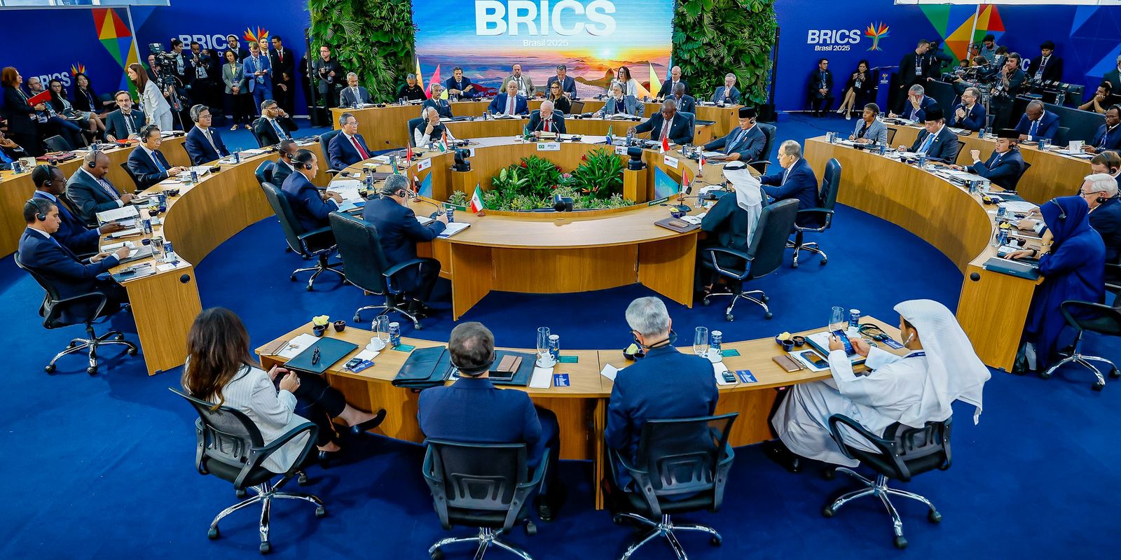 No momento, você está visualizando Brics pede renegociação de dívidas de países pobres dentro do G20