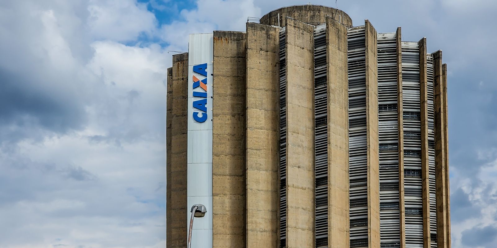 Leia mais sobre o artigo Clientes da Caixa podem dar imóvel em financiamento como garantia