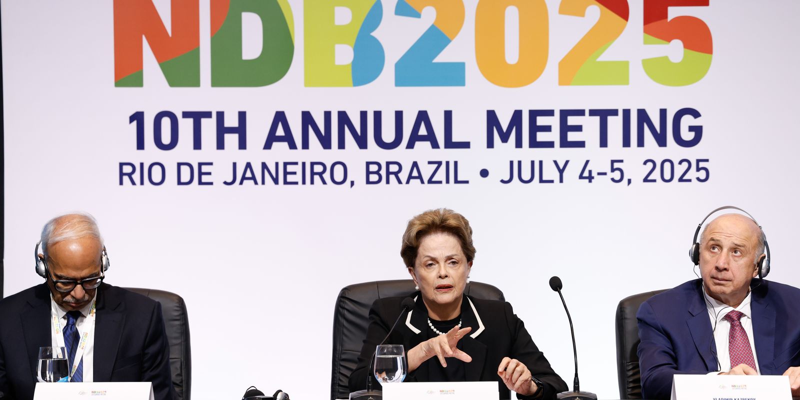 No momento, você está visualizando Ninguém quer assumir lugar dos Estados Unidos, diz Dilma Rousseff