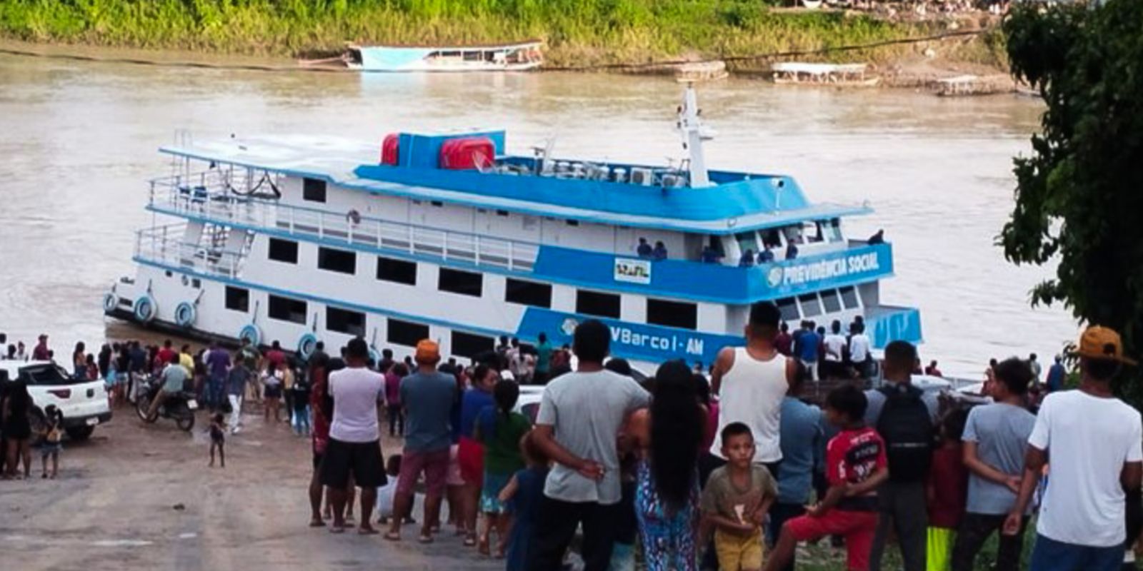 No momento, você está visualizando INSS usa barcos para orientar aposentados da Amazônia sobre descontos