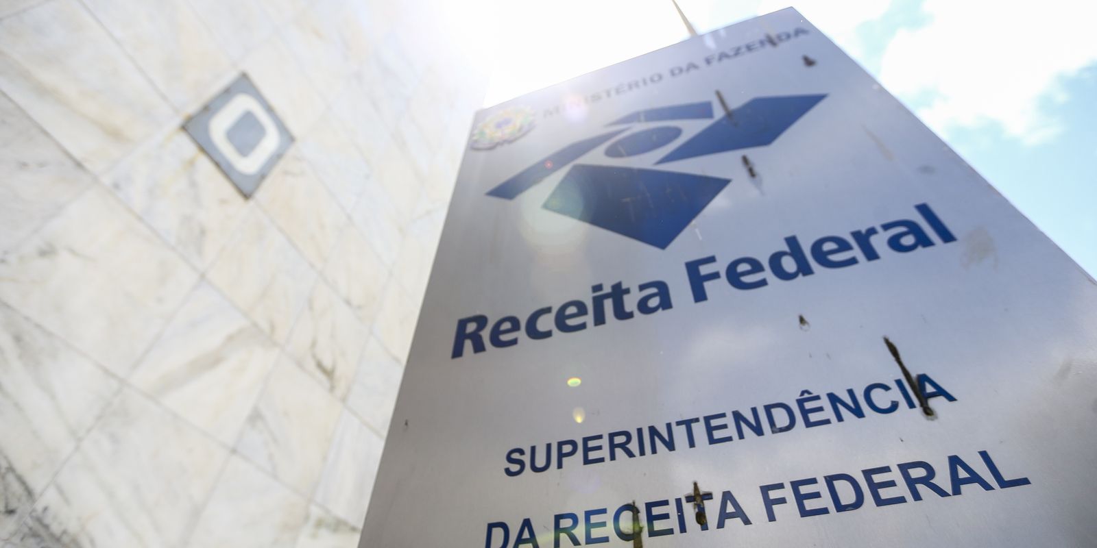 No momento, você está visualizando Para coibir lavagem de dinheiro, Receita iguala fintechs a bancos