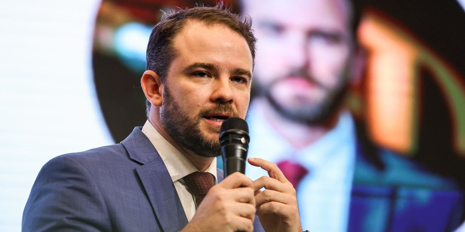 No momento, você está visualizando Projeto propõe corte de R$ 19,6 bi em benefícios fiscais em 2026